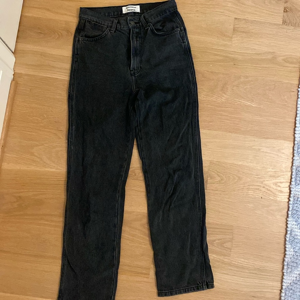 Reformation star jeans in size 25, cute detailing on the back with a star